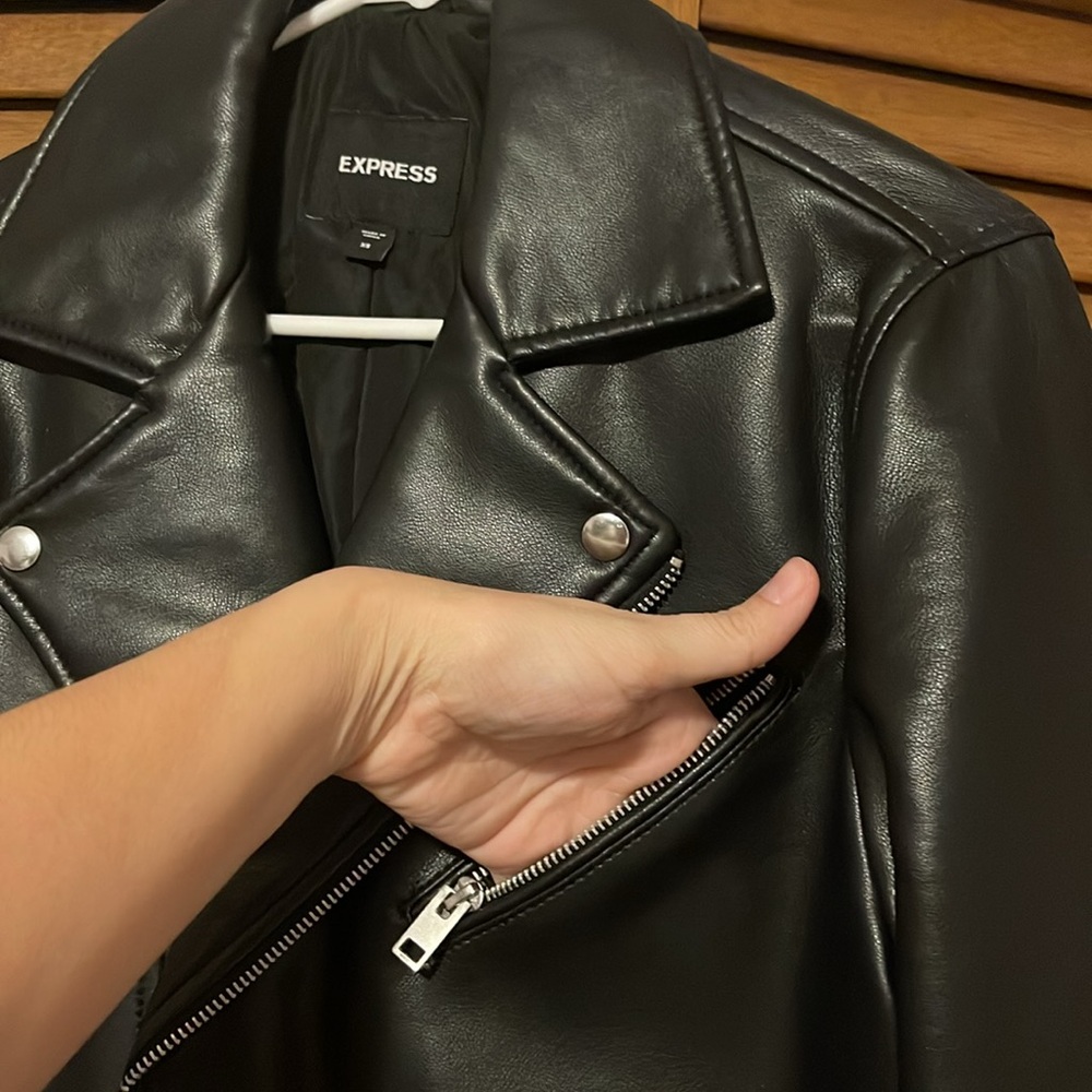 Leather jacket - Picture 4 of 6
